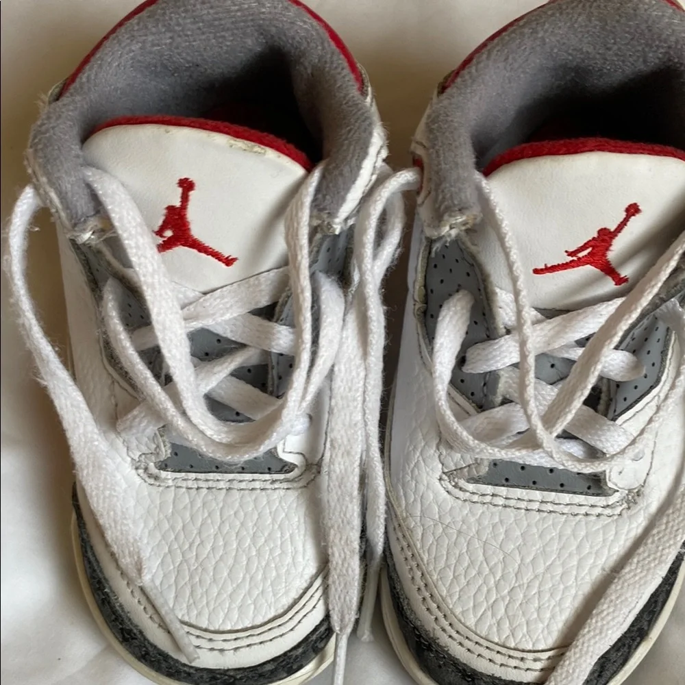 Jordan For kids White and Gray Low-Top Sneakers with Textured Design Size 6C